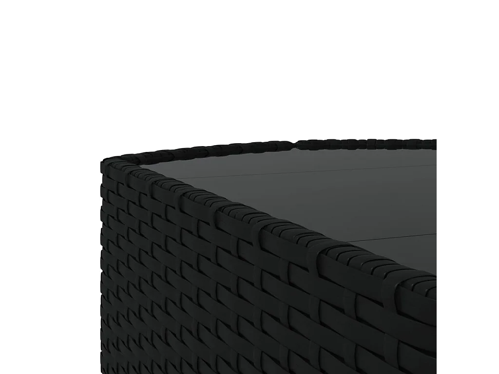 3 muebles de jardín con cojines de mimbre de resina negra.