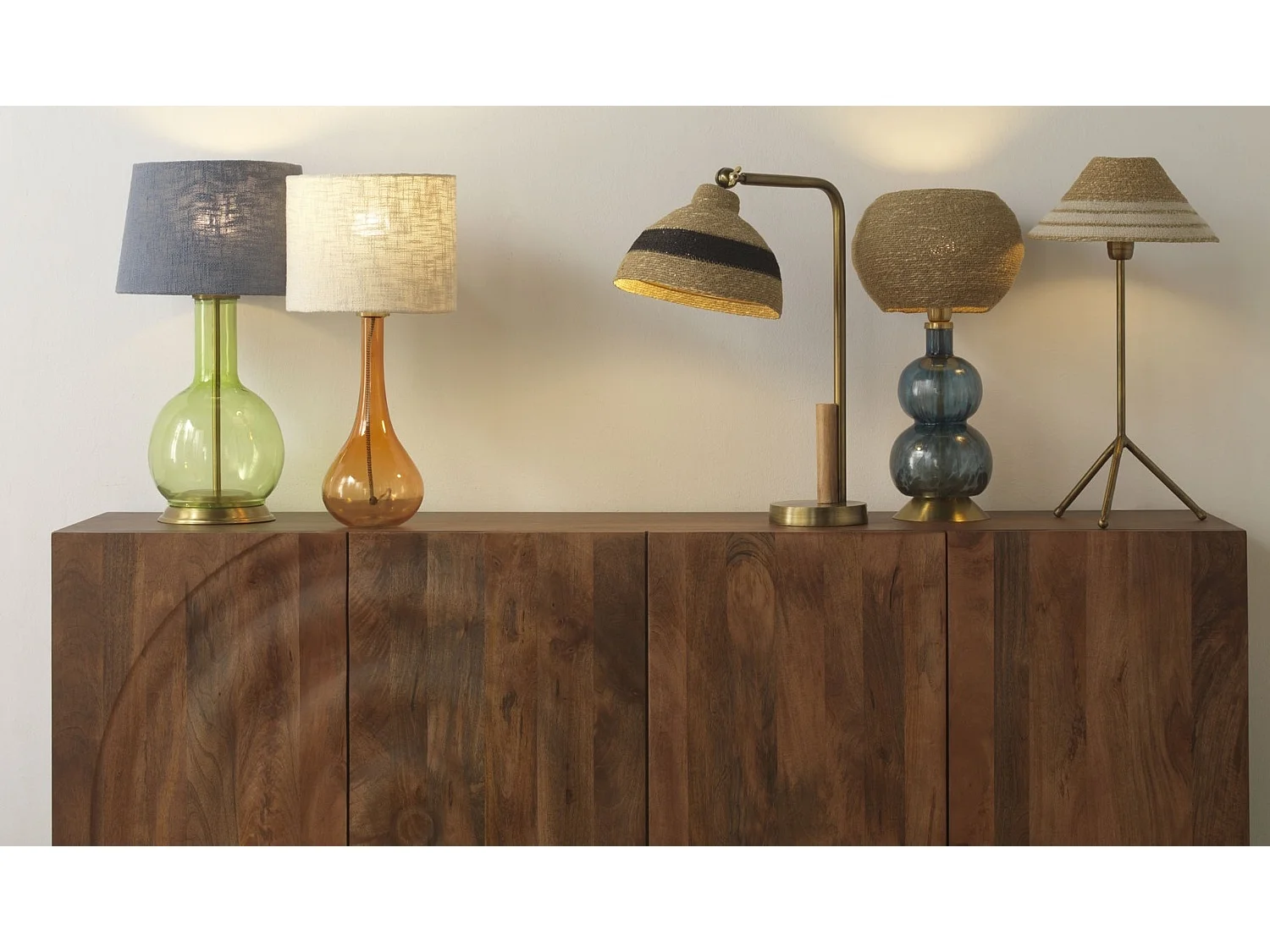 Buffet en bois de manguier massif avec 4 portes et pieds en bois