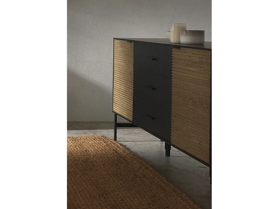 Buffet plaqué en bois de frêne noir avec portes naturelles