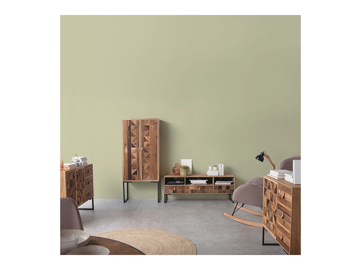 Credenza impiallacciata in frassino con frontali in legno riciclato