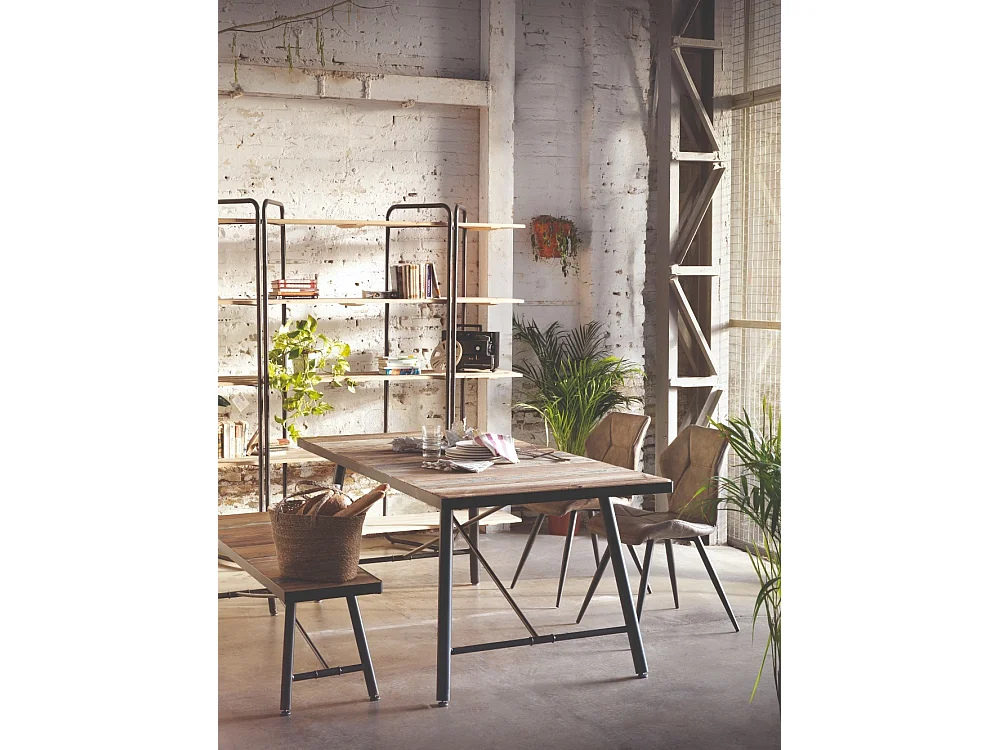 Étagère en bois de sapin et structure métallique