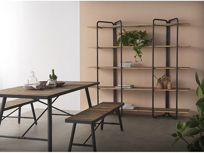 Estante de madeira de abeto com estrutura metálica