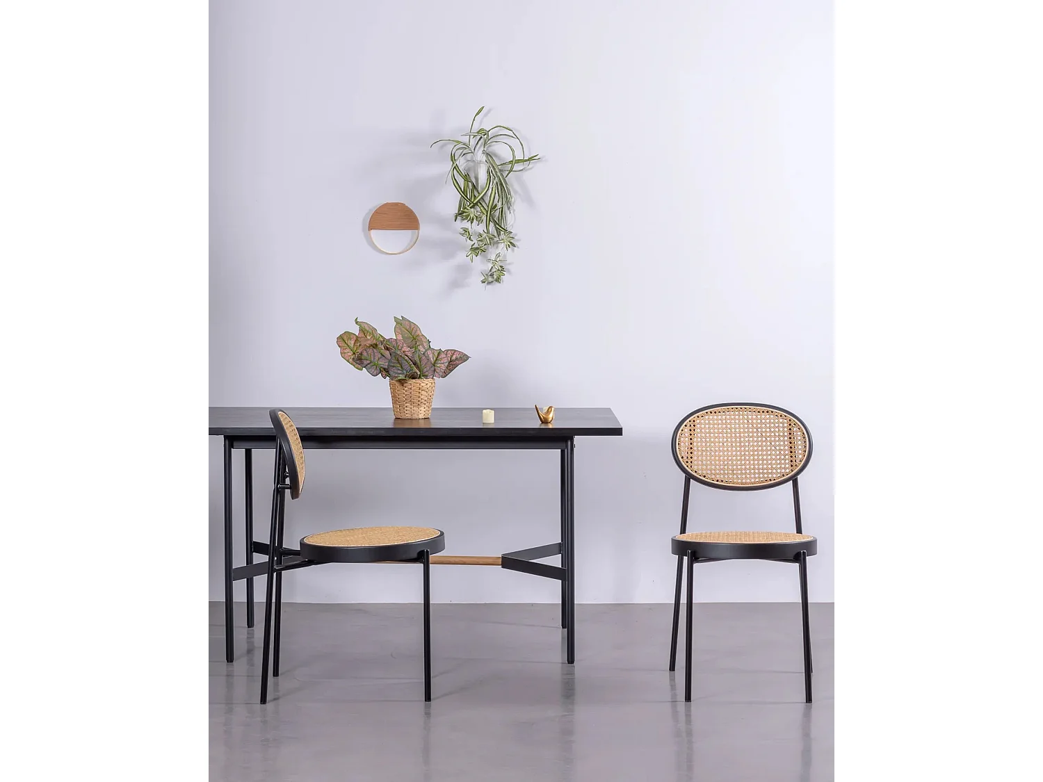 Packung mit 4 Retro-Stühlen mit natürlichen Rattandetails - Preston - Schwarz