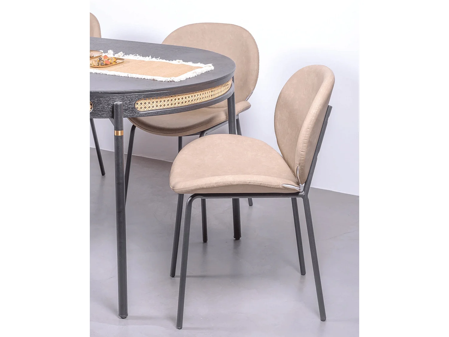 Kavel van 4 vintage stoelen bekleed met kunstleer - Slice - Beige