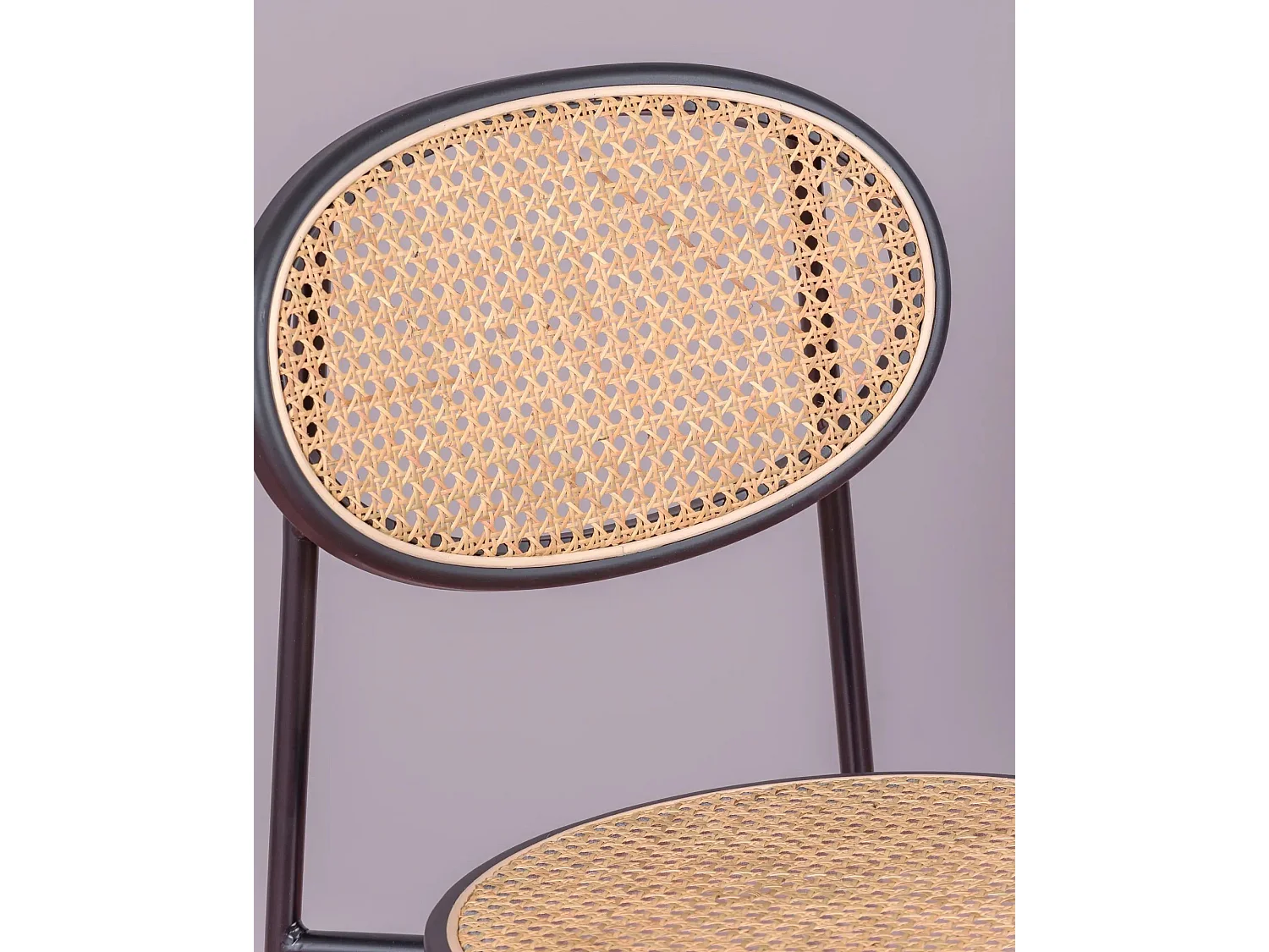 Cadeira de metal com acabamento em rattan natural - Preston - Preto