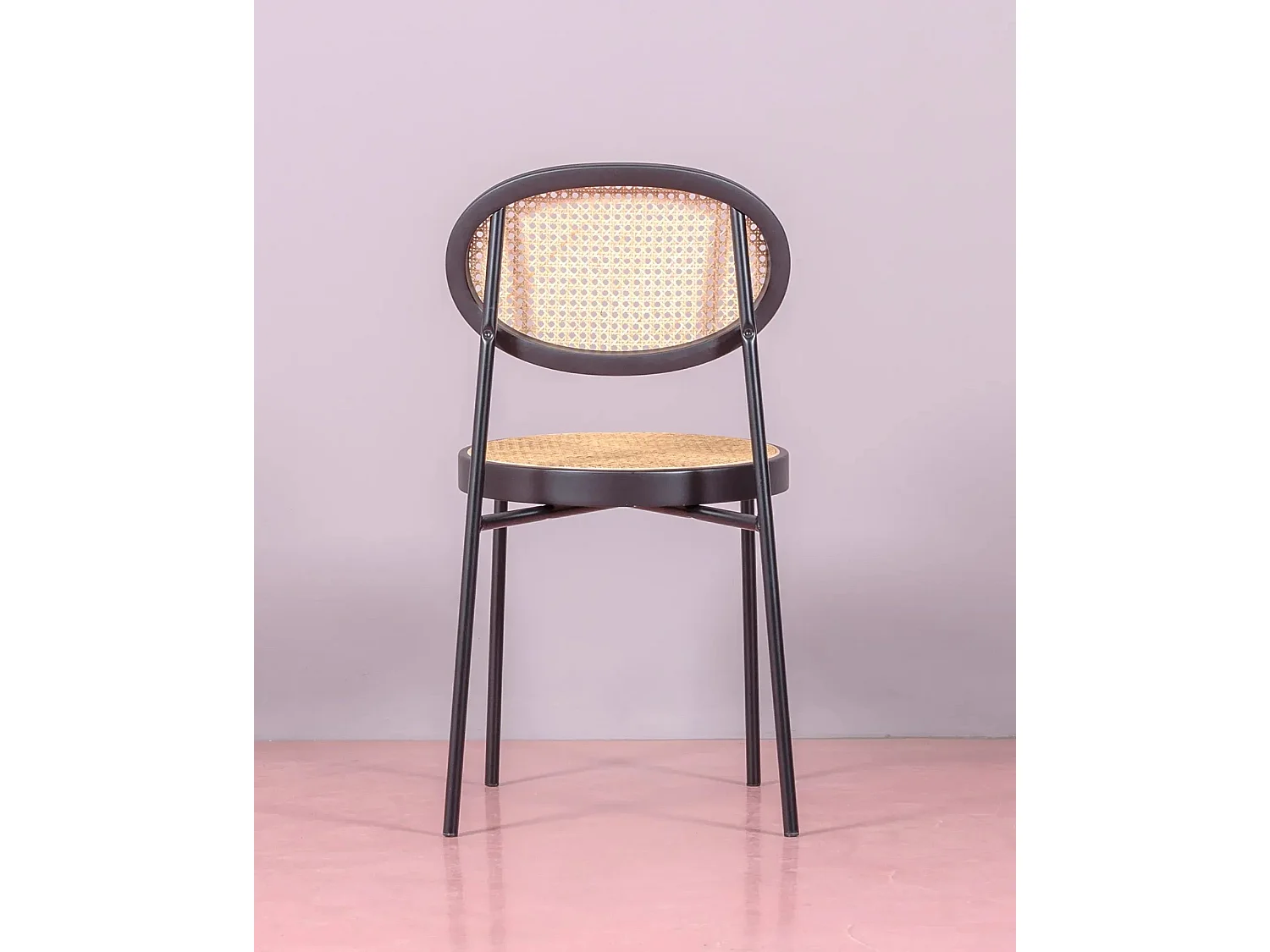 Cadeira de metal com acabamento em rattan natural - Preston - Preto