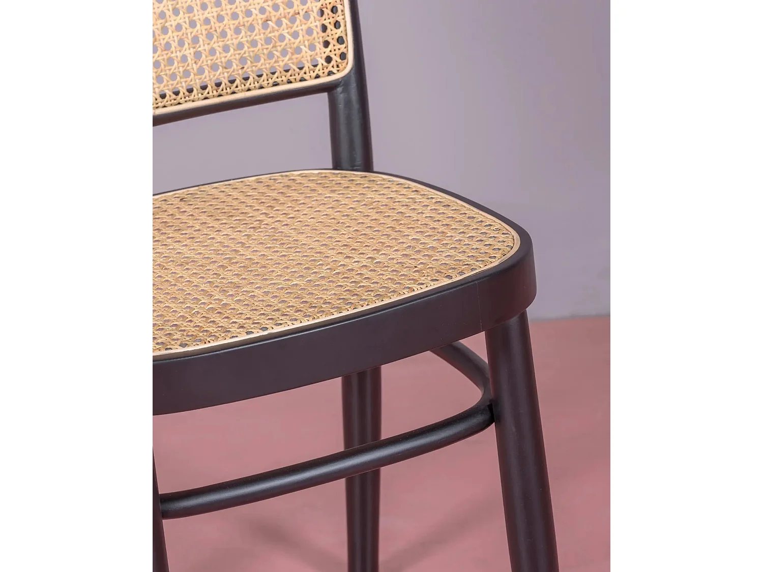 Silla de madera de haya con acabados de ratán natural - Moulin - Negro