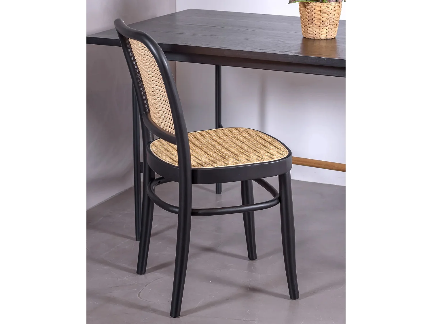 Chaise en bois de hêtre avec finitions en rotin naturel - Moulin - Noir