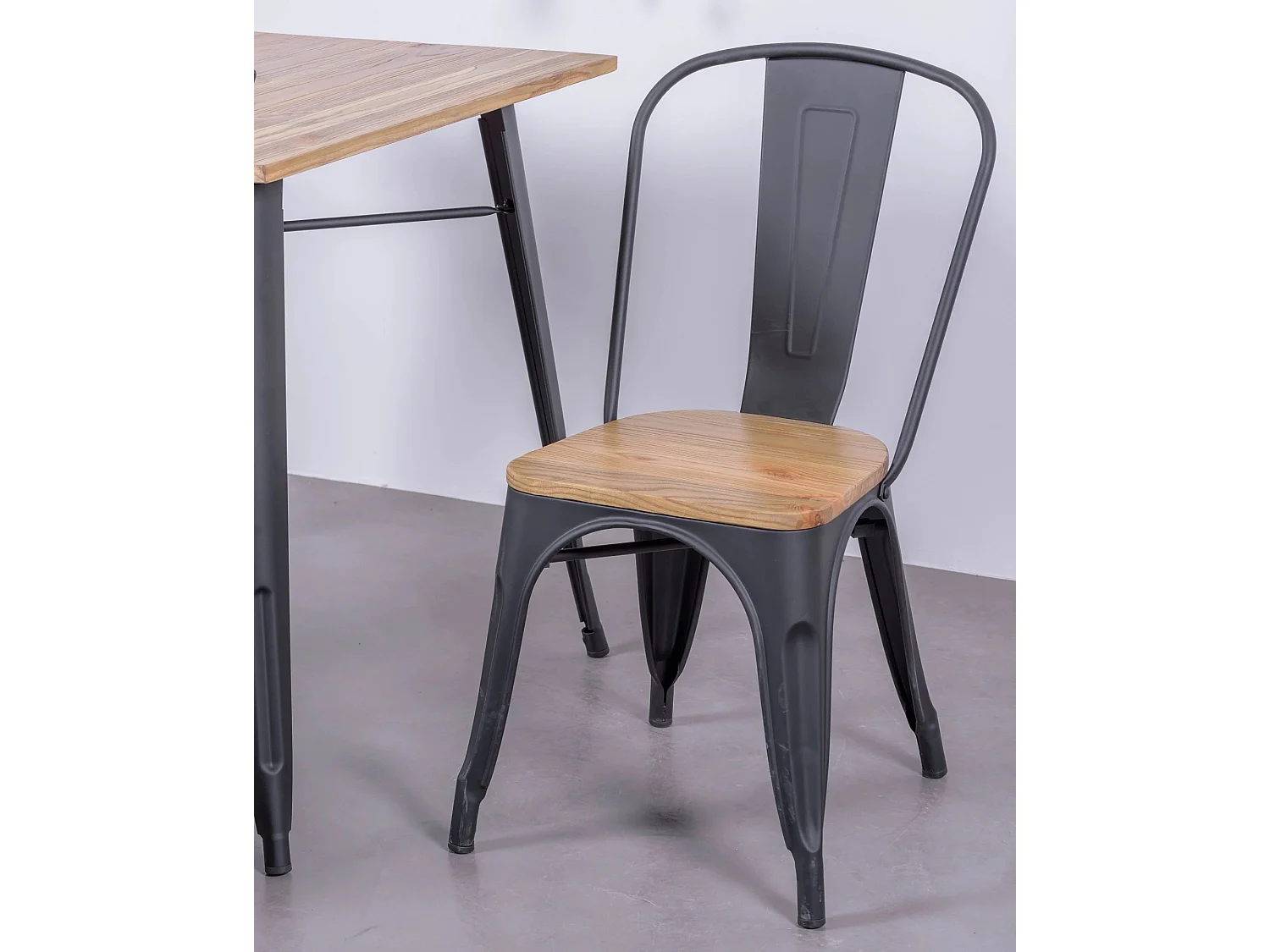 Pack de 4 chaises en métal avec assises en bois - Bistro - Noir