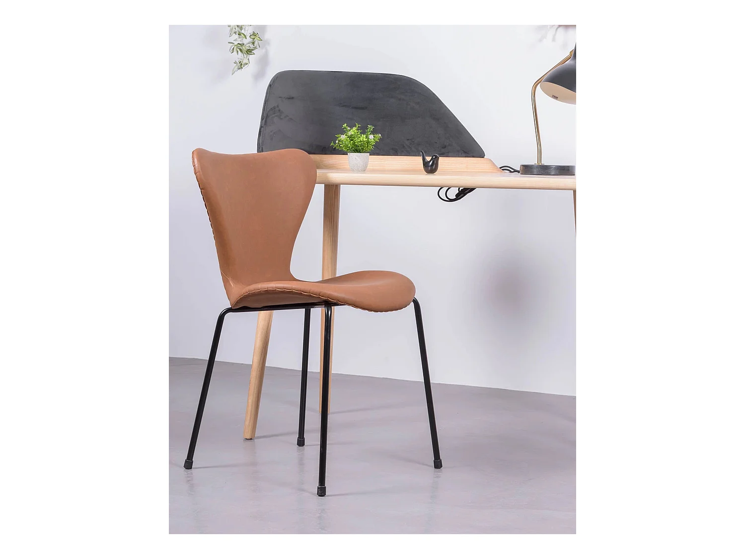 Suite de 4 chaises vintage tapissées en simili cuir - Seven - Brun
