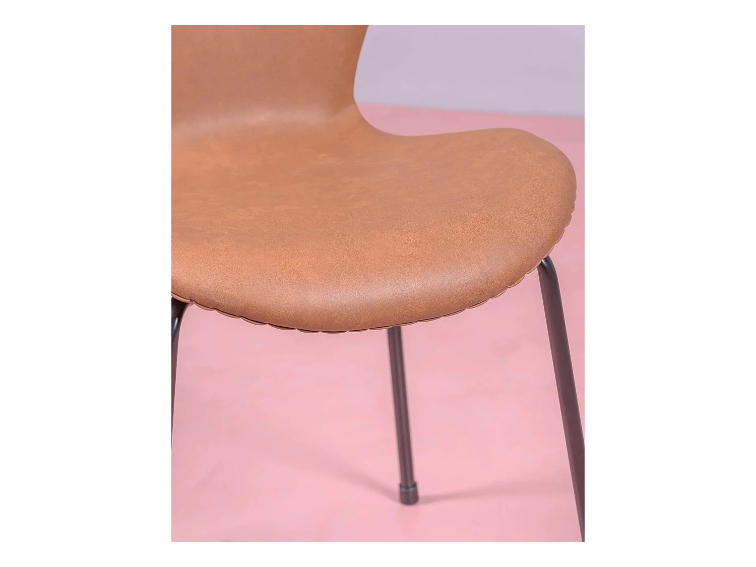Suite de 4 chaises vintage tapissées en simili cuir - Seven - Brun