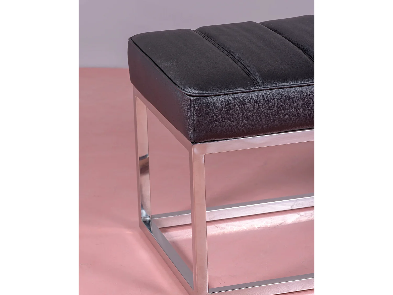 Banc design recouvert de similicuir avec acier chromé - Praga - Noir