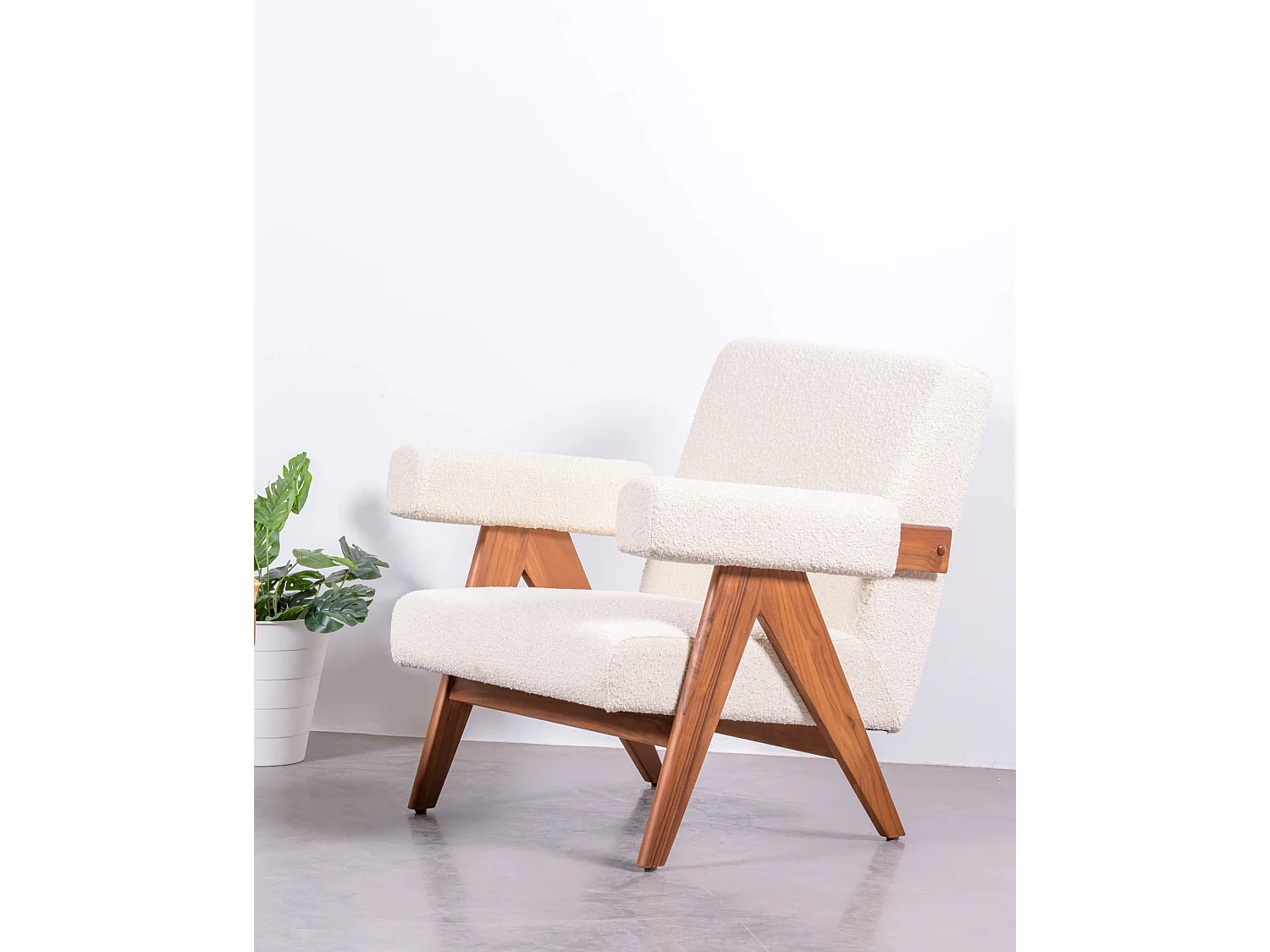 Rustieke fauteuil van massief teakhout en bekleed met bouclé - Compass - Wit