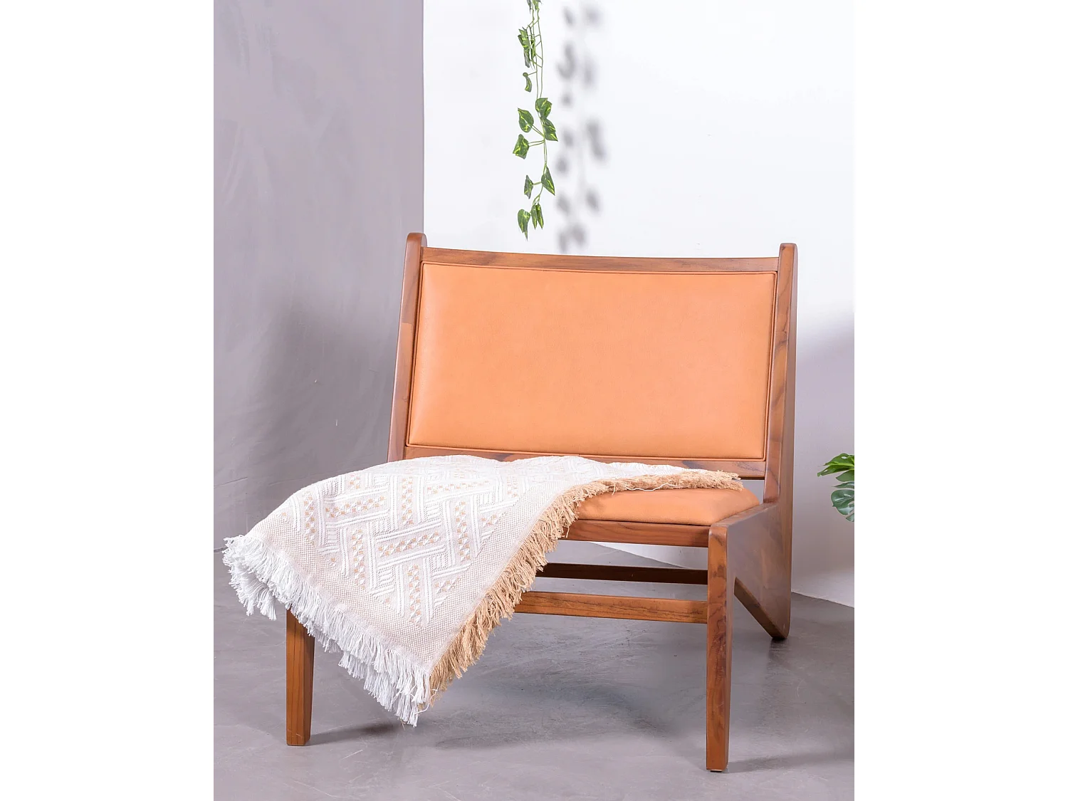 Fauteuil bas en bois de teck massif et recouvert de cuir italien - Compass - Cognac