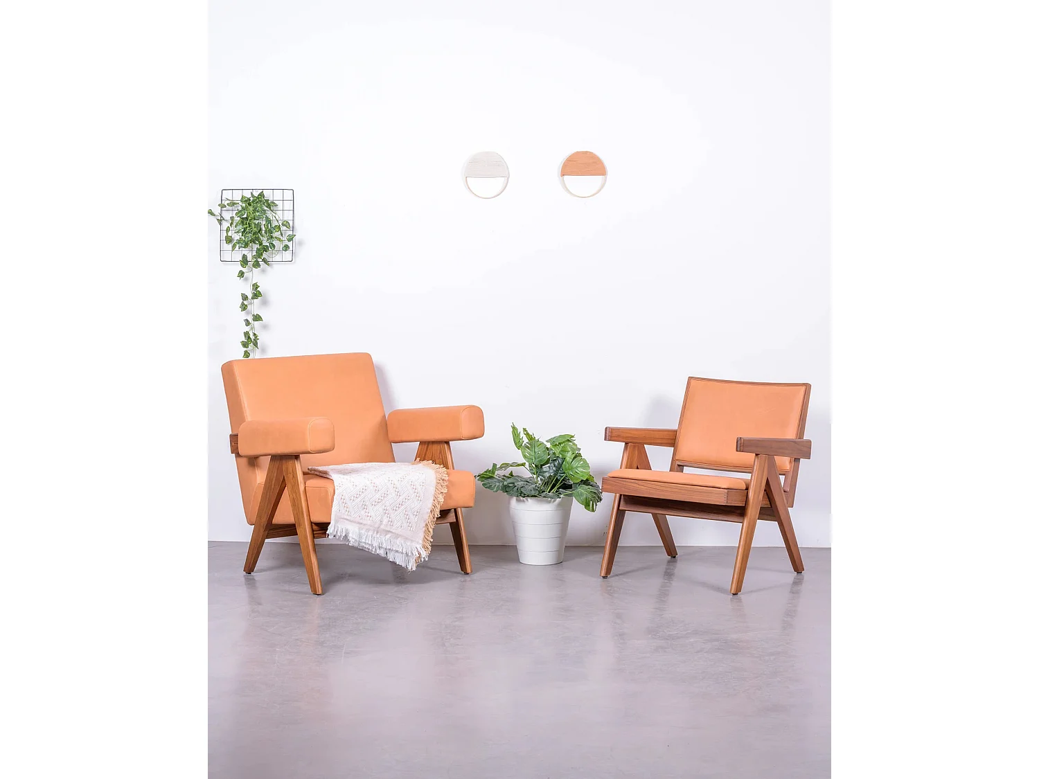 Fauteuil bas en bois de teck massif et recouvert de cuir italien - Compass - Cognac