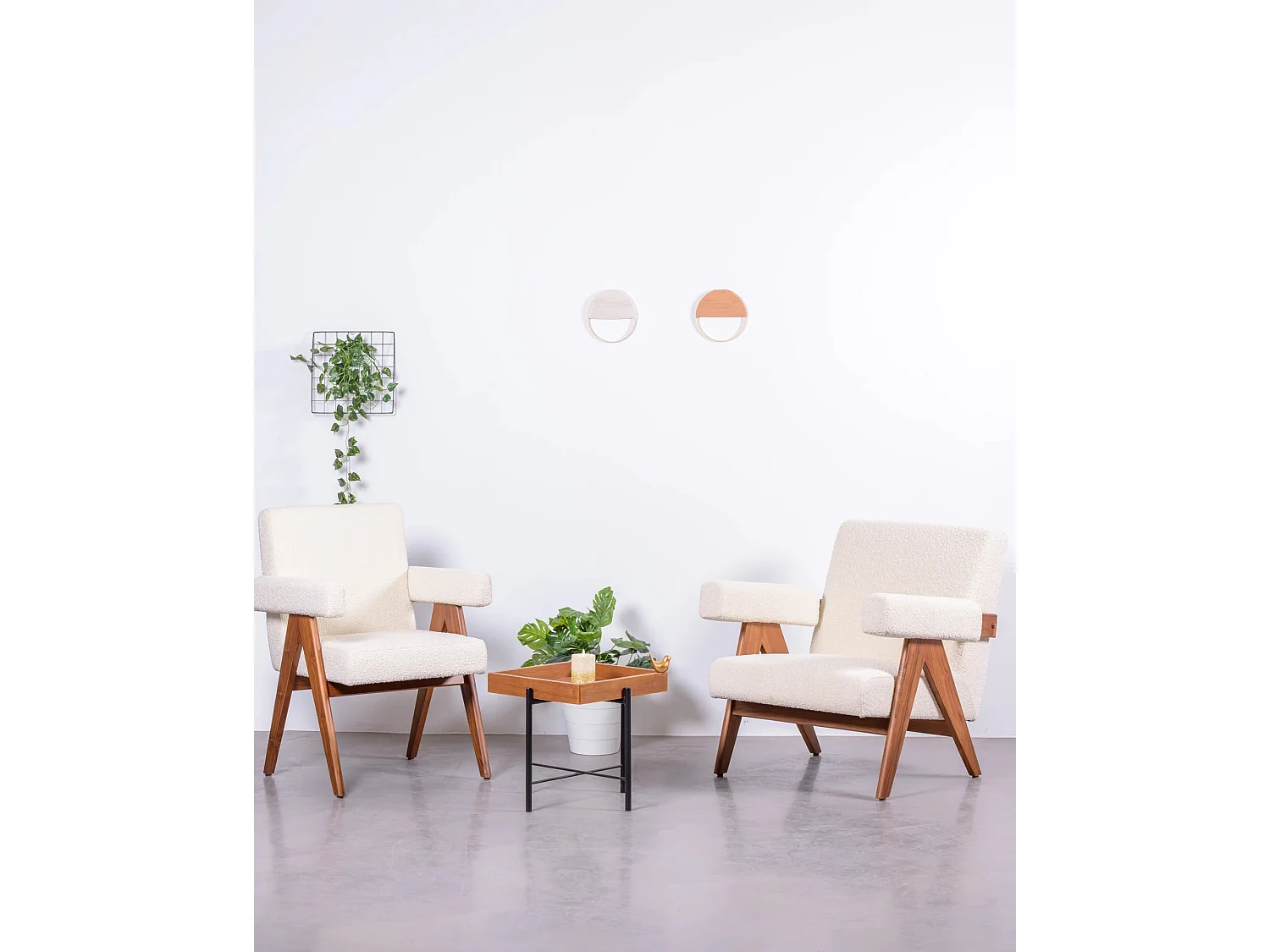 Rustieke fauteuil met armleuningen in teakhout en boucléstof - Compass - Wit