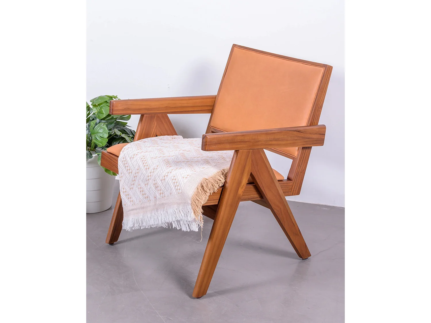 Vintage-Sessel mit Armlehnen aus Teakholz und italienischem Leder - Compass - Cognac