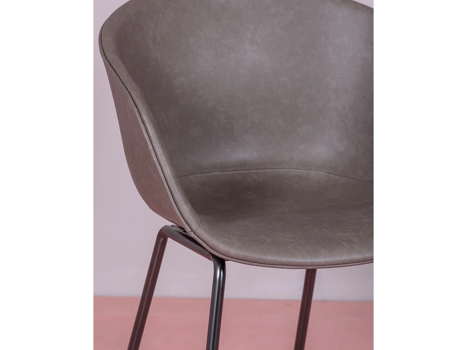 Chaise vintage avec accoudoirs tapissée de simili cuir ciré - Denver - Gris foncé