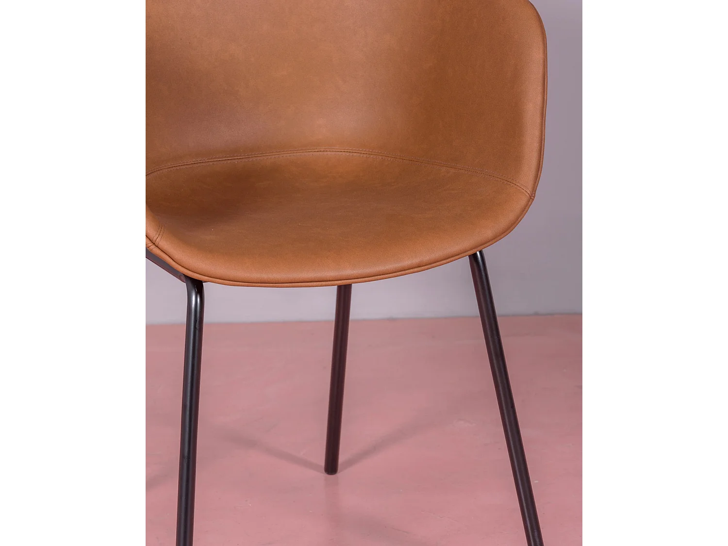 Chaise vintage avec accoudoirs tapissée de simili cuir ciré - Denver - Orange