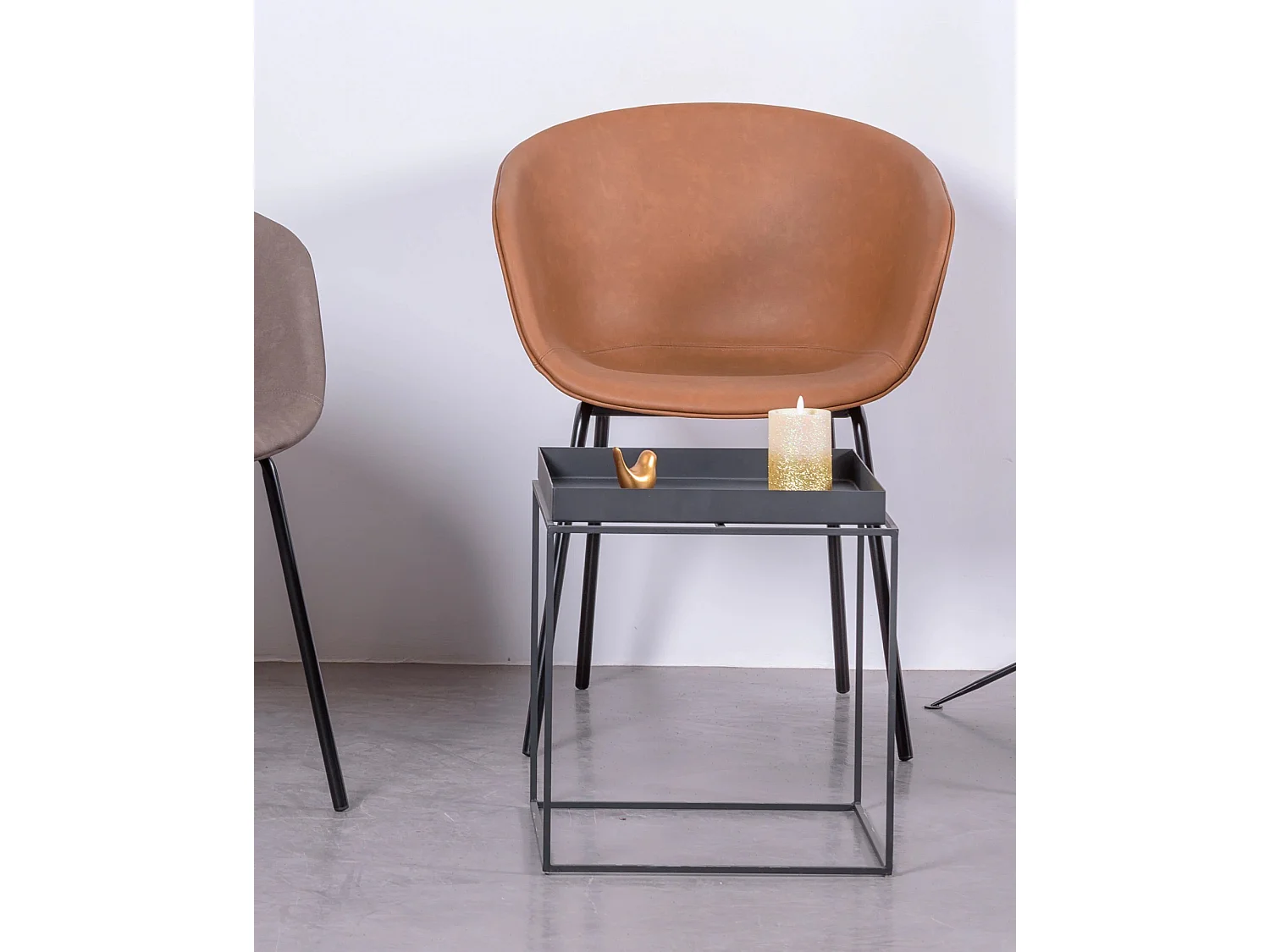 Sedia vintage con braccioli rivestita in similpelle cerata - Denver - Arancia