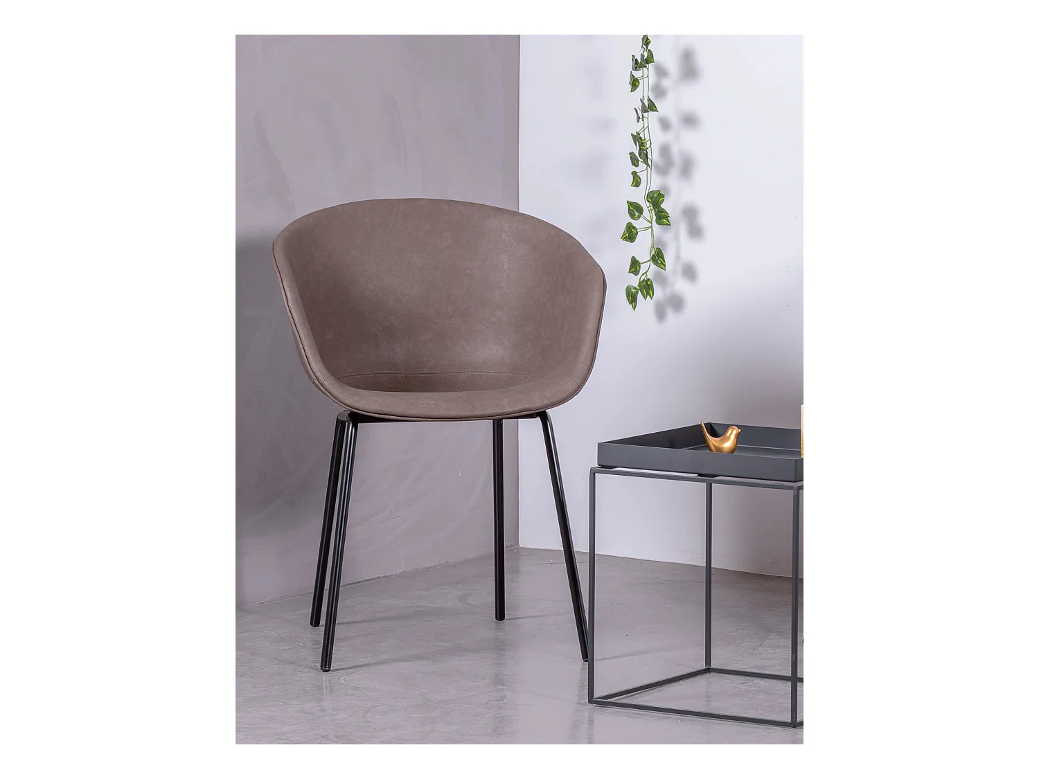 Chaise vintage avec accoudoirs tapissée de simili cuir ciré - Denver - Brun