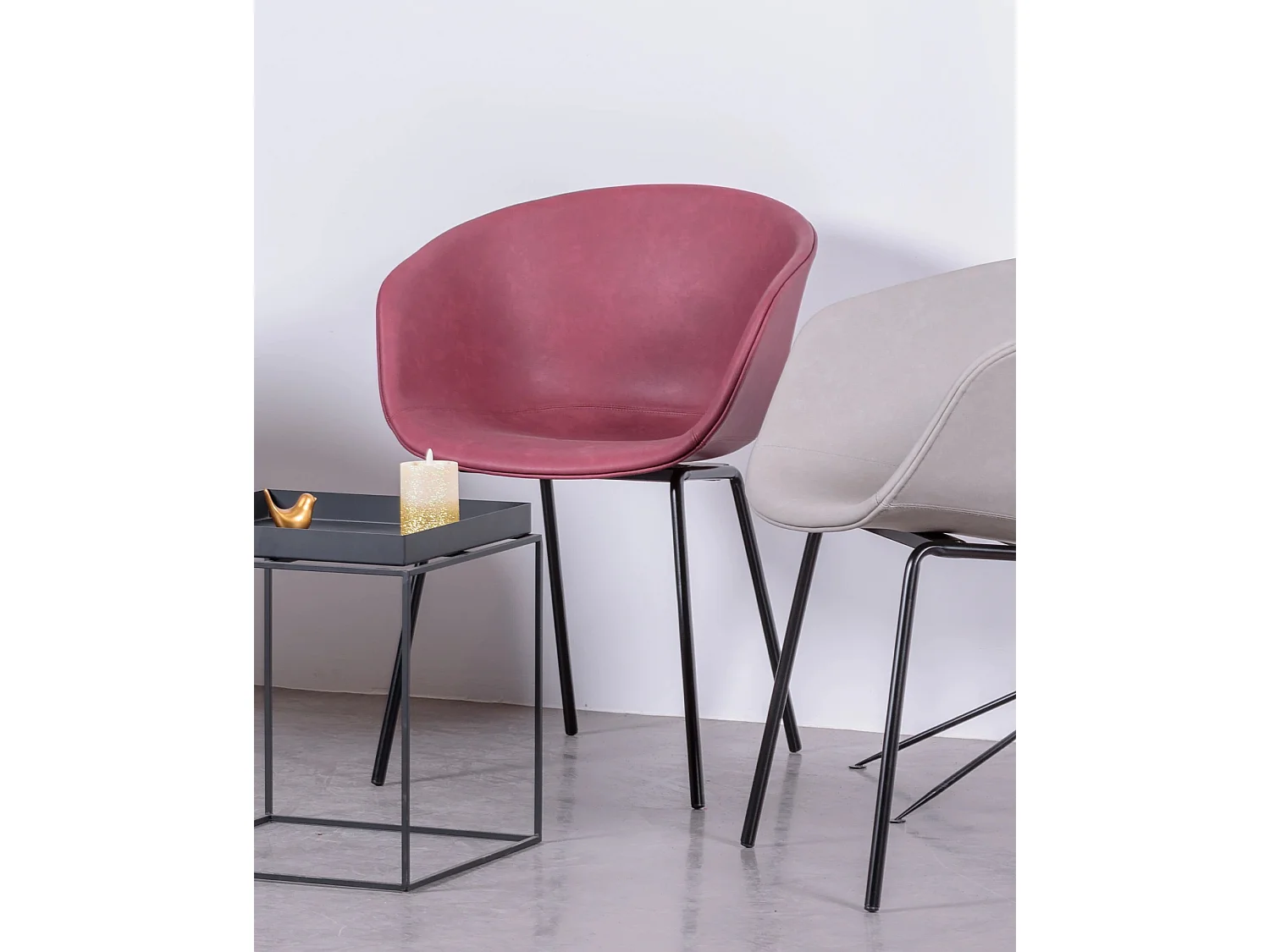 Sedia vintage con braccioli rivestita in similpelle cerata - Denver - Burdeos