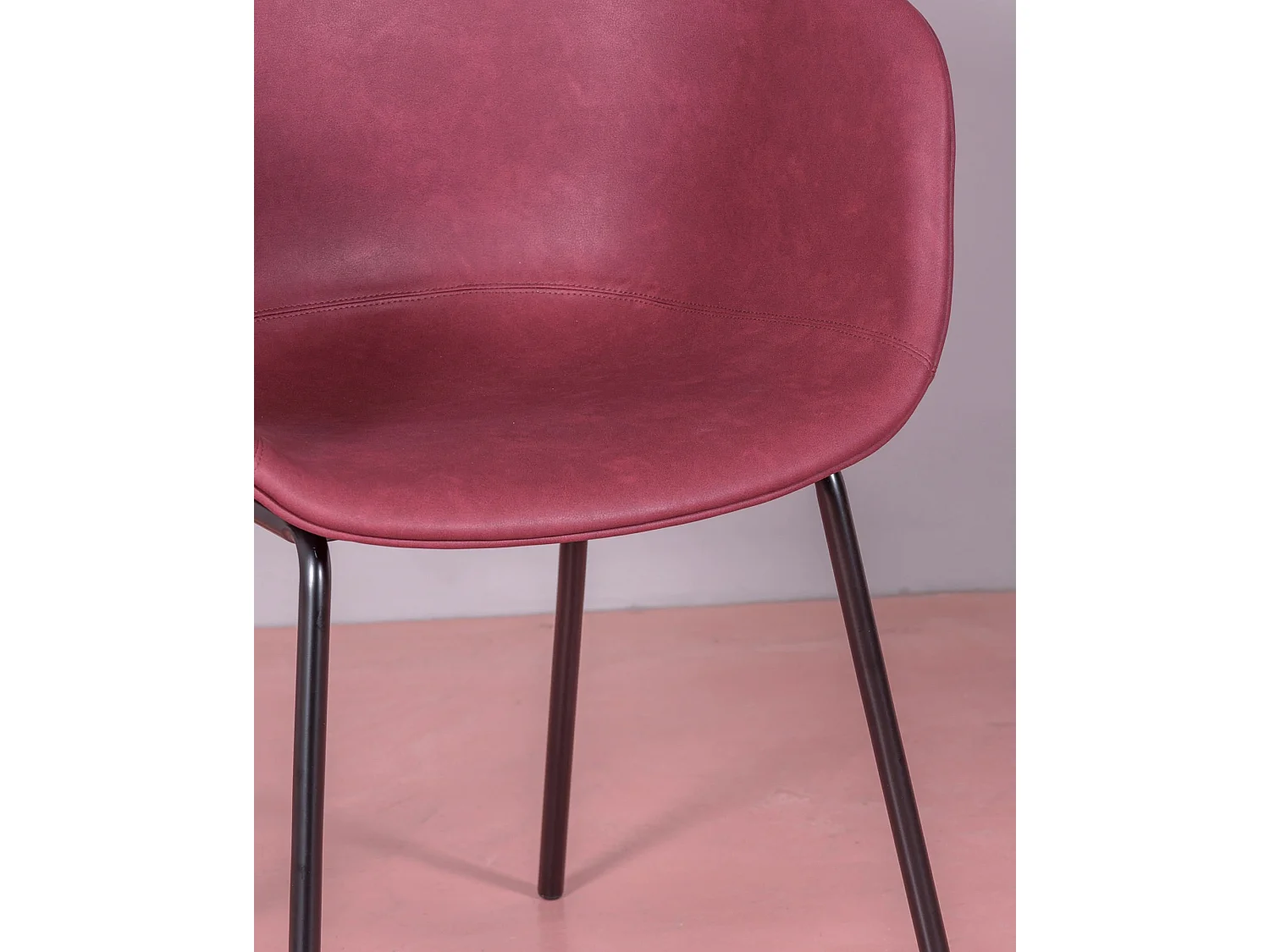 Sedia vintage con braccioli rivestita in similpelle cerata - Denver - Burdeos