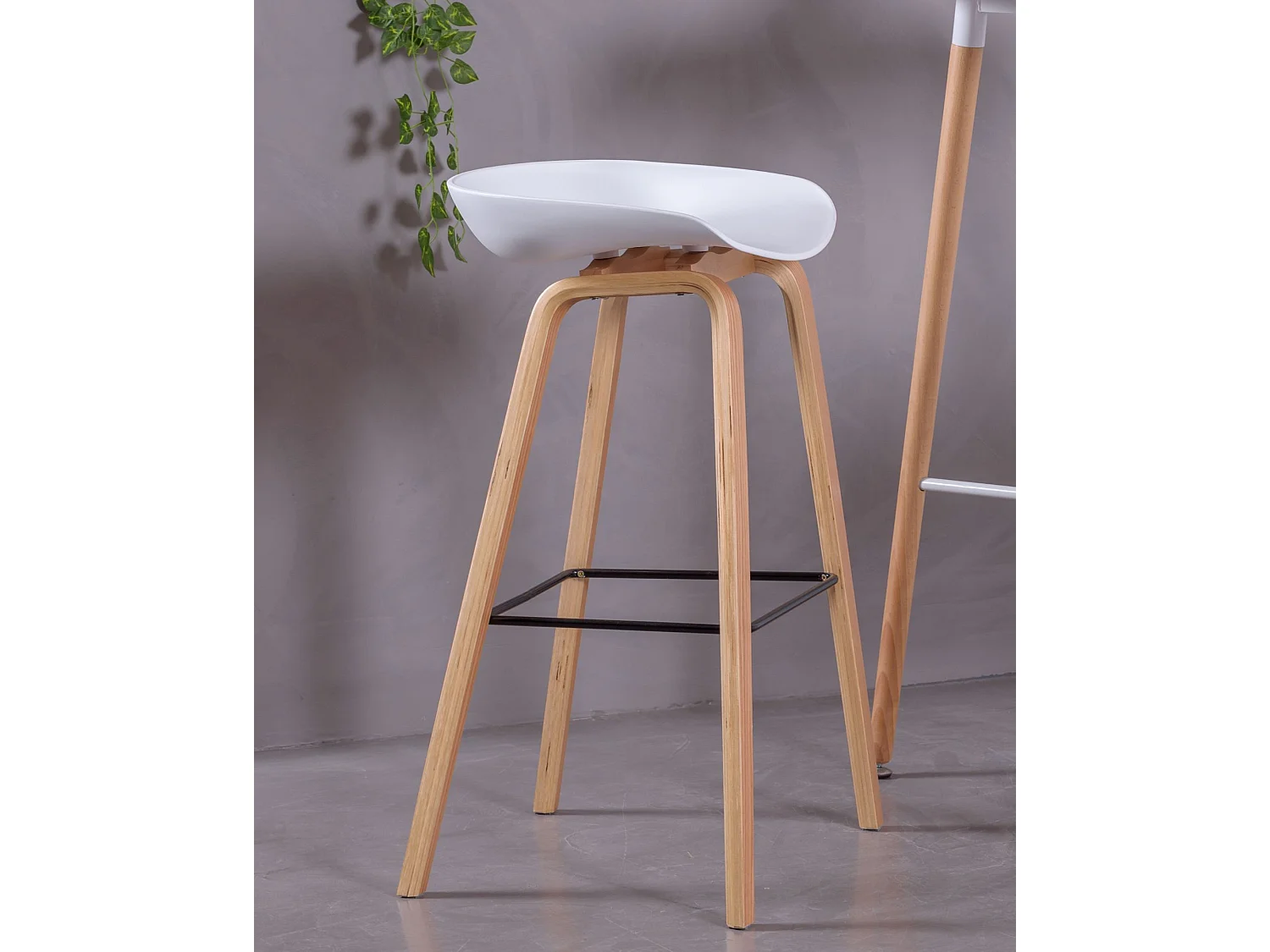 Tabouret nordique avec pieds en bois de hêtre (75cm) - Daxer - Blanc