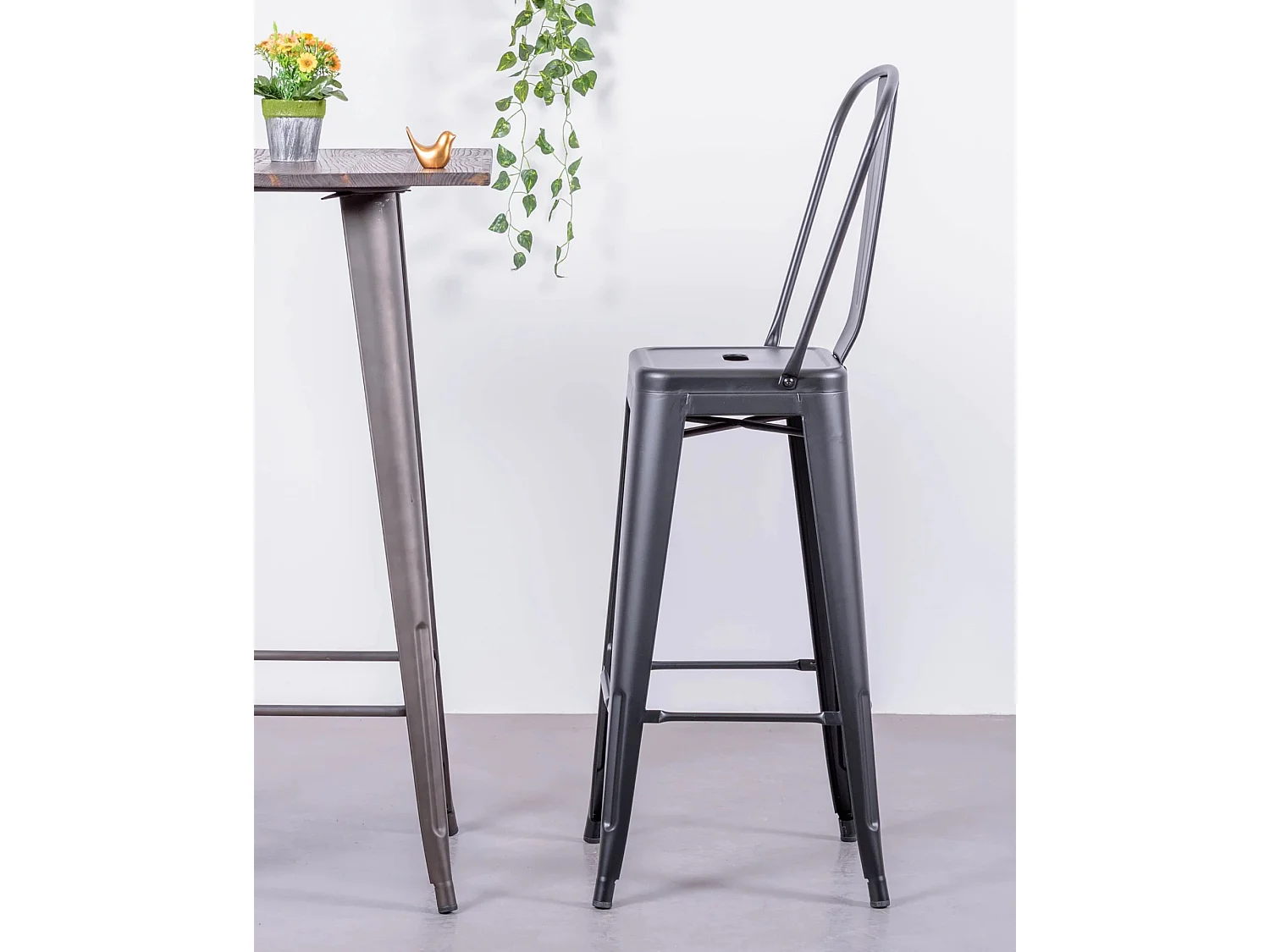 Set van 4 metalen krukken met hoge rugleuning - Bistro - Zwart