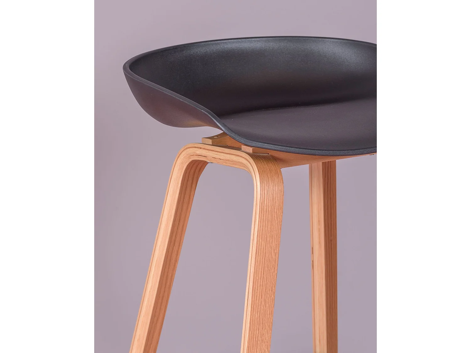 Nordic Kruk met beukenhouten poten (75cm) - Daxer - Zwart