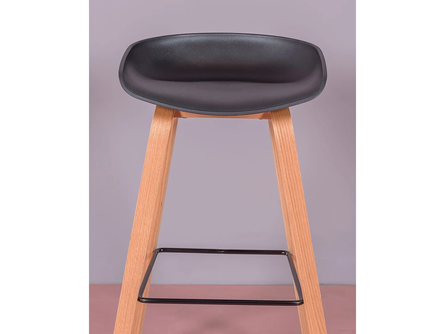 Nordic Kruk met beukenhouten poten (75cm) - Daxer - Zwart