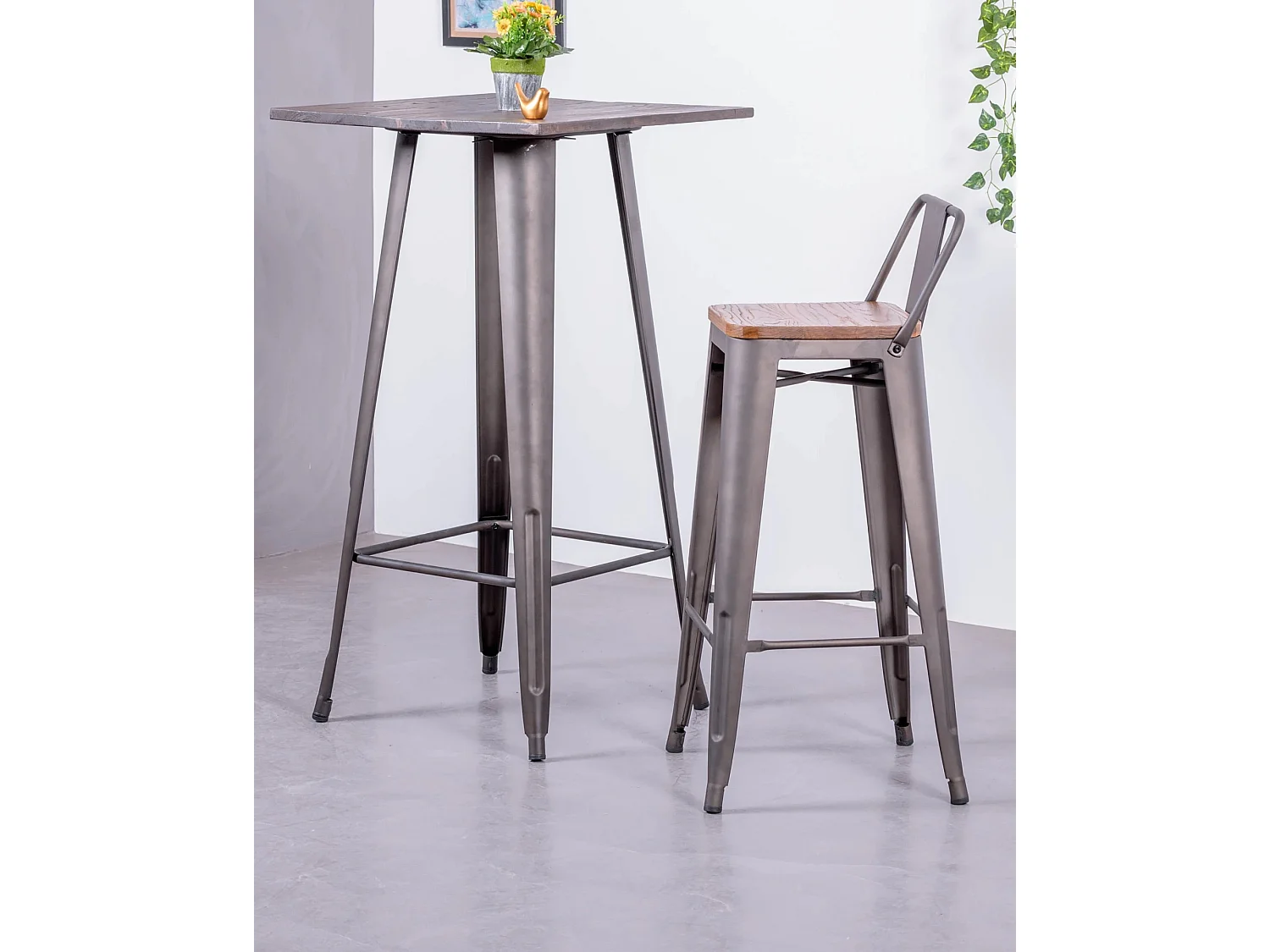 Confezione da 4 sgabelli in metallo con sedute in legno - Bistro - Antico