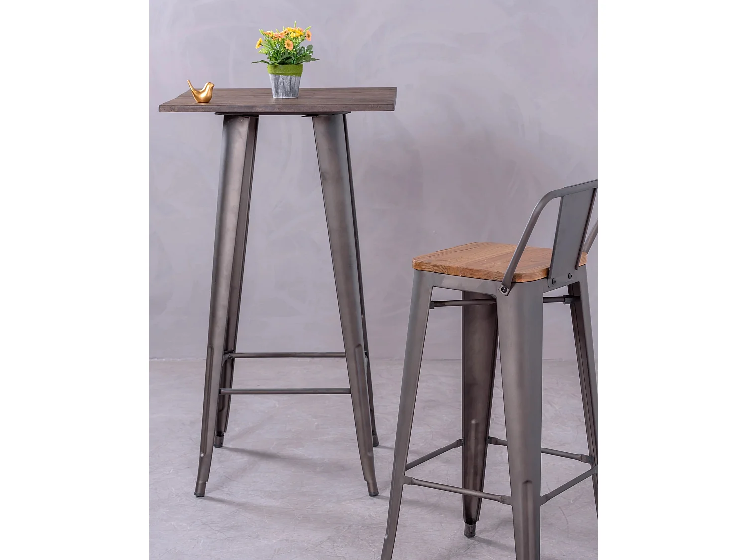 Confezione da 4 sgabelli in metallo con sedute in legno - Bistro - Antico