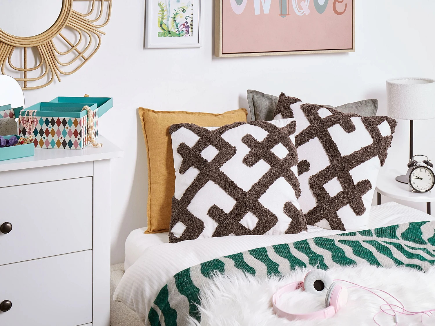 Conjunto de 2 almofadas decorativas CARNATION Algodão 45 x 45 cm Branco Padrão geométrico