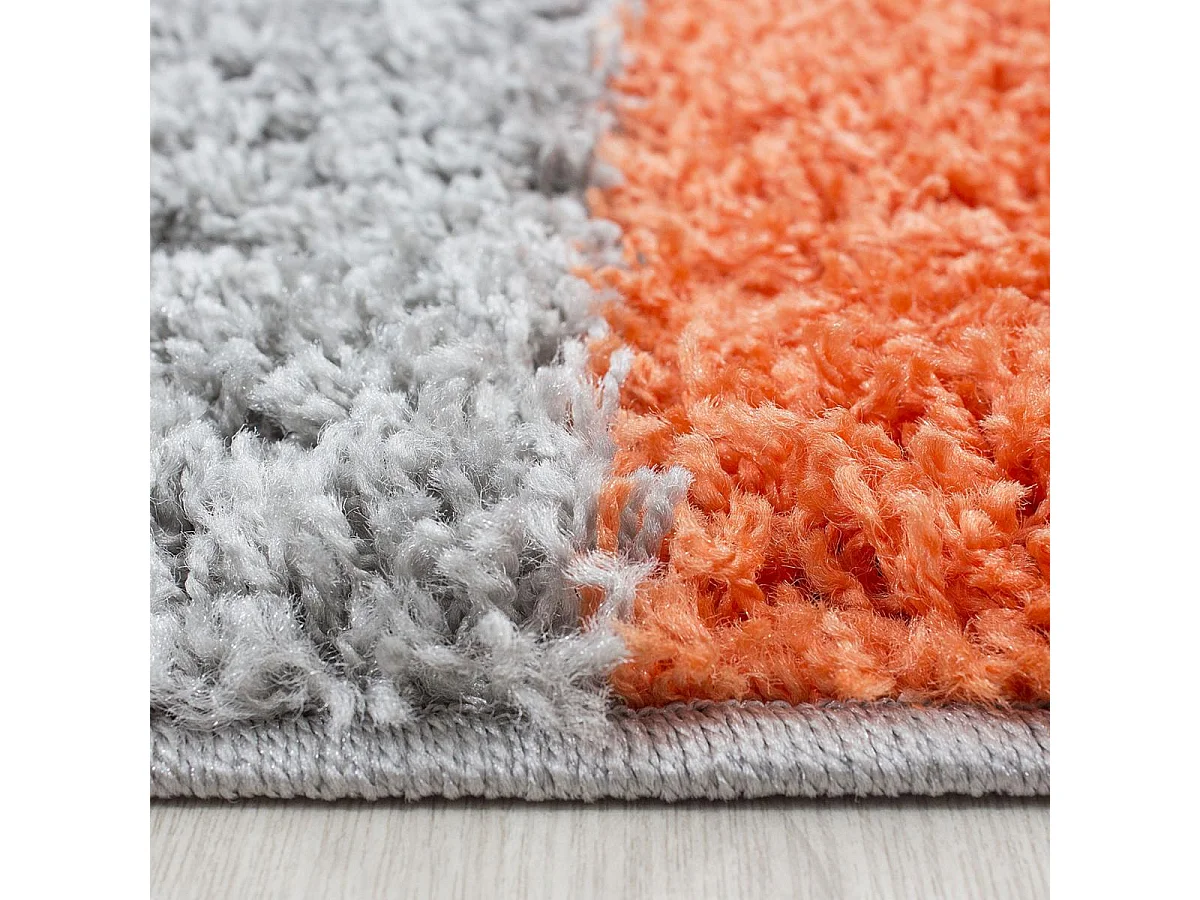Tapis poils longs shaggy 200x290 rectangle tissé orange et gris motif damier