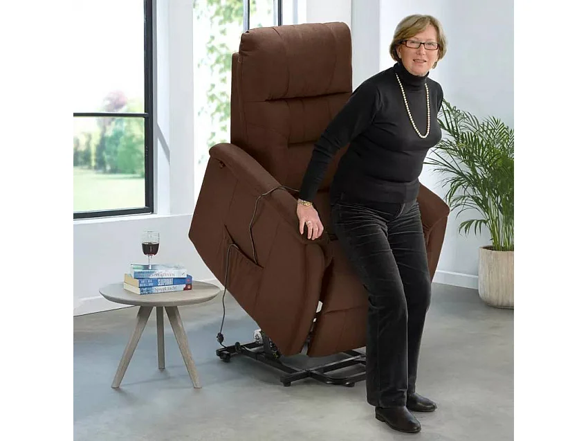 Elektrischer Relaxsessel Marie aus Stoff mit Rädern und Aufstehhilfe für Senioren - Braun