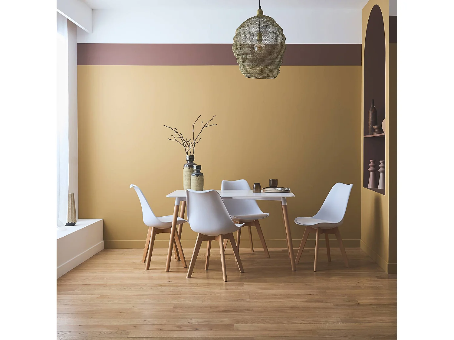 Set tavolo e 4 sedie da pranzo scandinavo con gambe in legno,