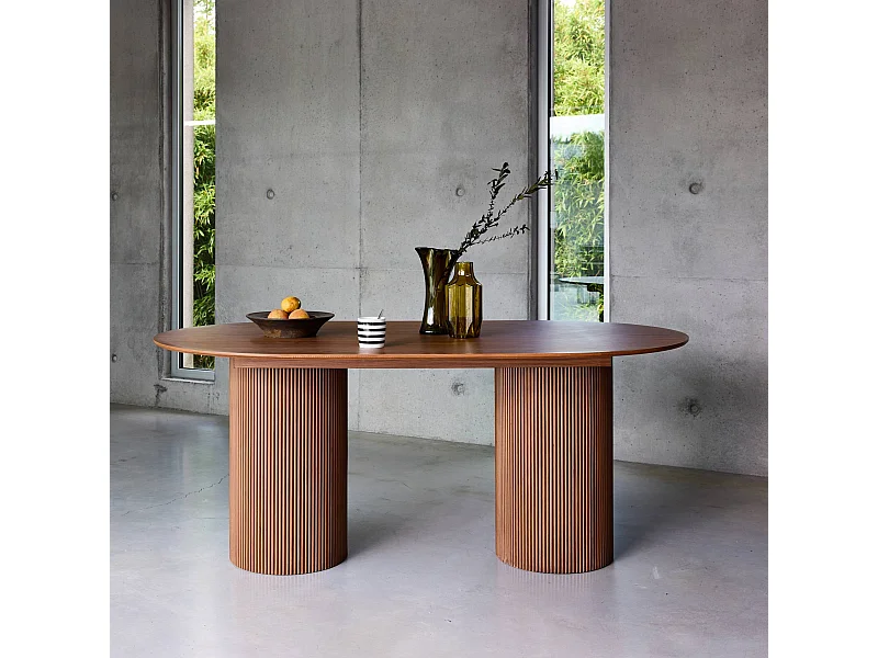 Table à manger oblongue décor bois sculpté 4-6 places. couleur noyer. 180cm