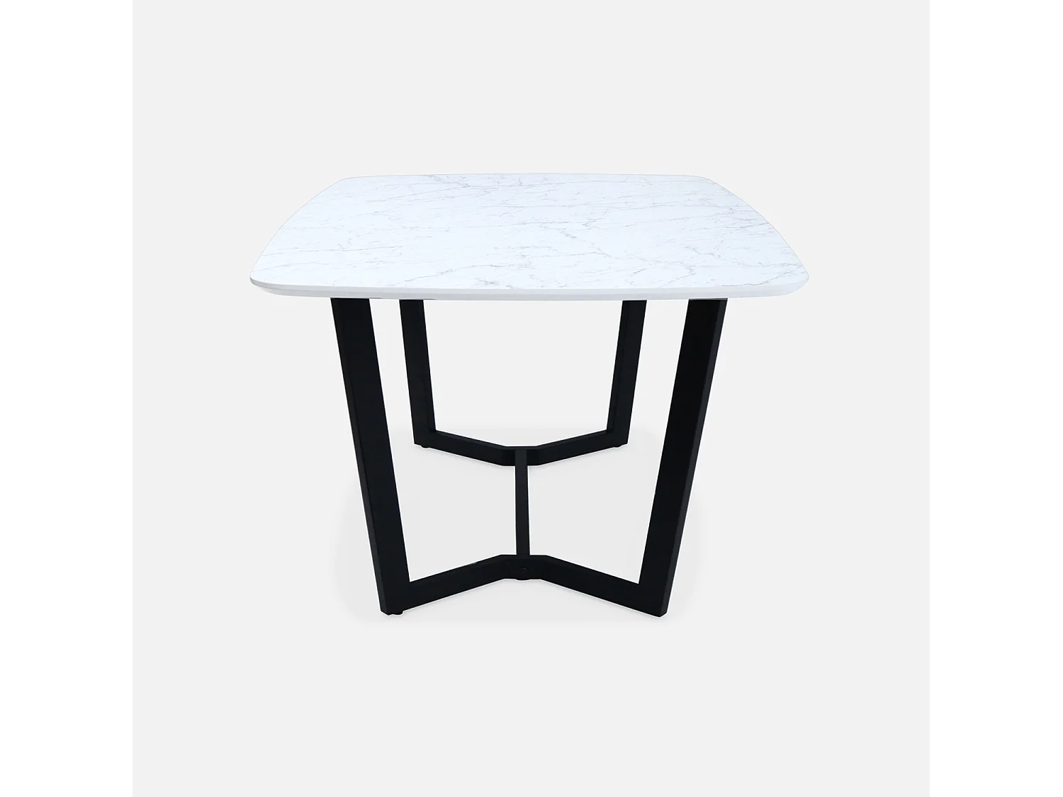 Table à manger 4 à 6 places effet marbre. pieds métal noir. 120cm