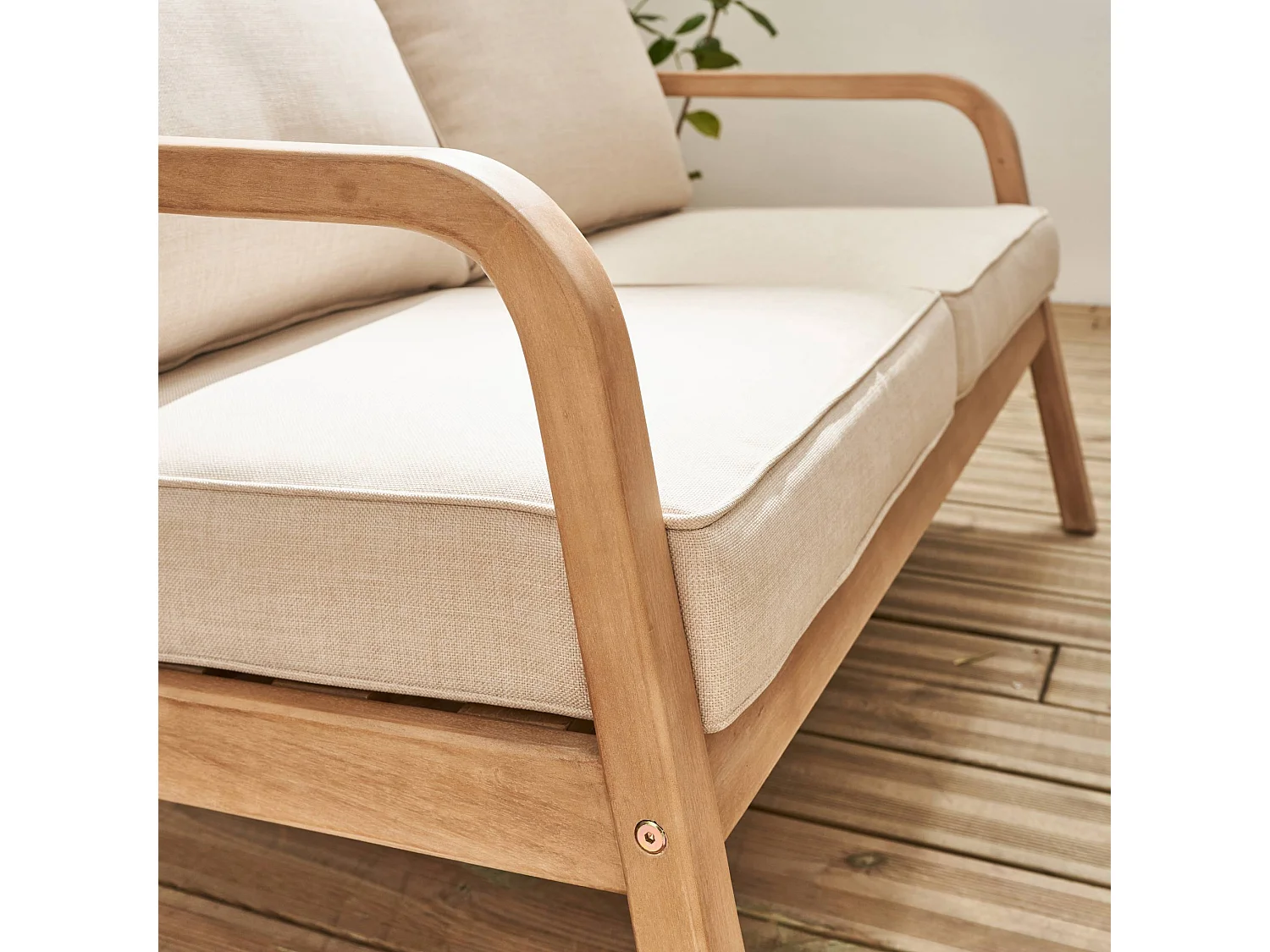 salon de jardin en bois d'acacia 4 places beige CARNOTA. coussins déhoussables. 2 fauteuils. 1 canapé 2 places et 1 table