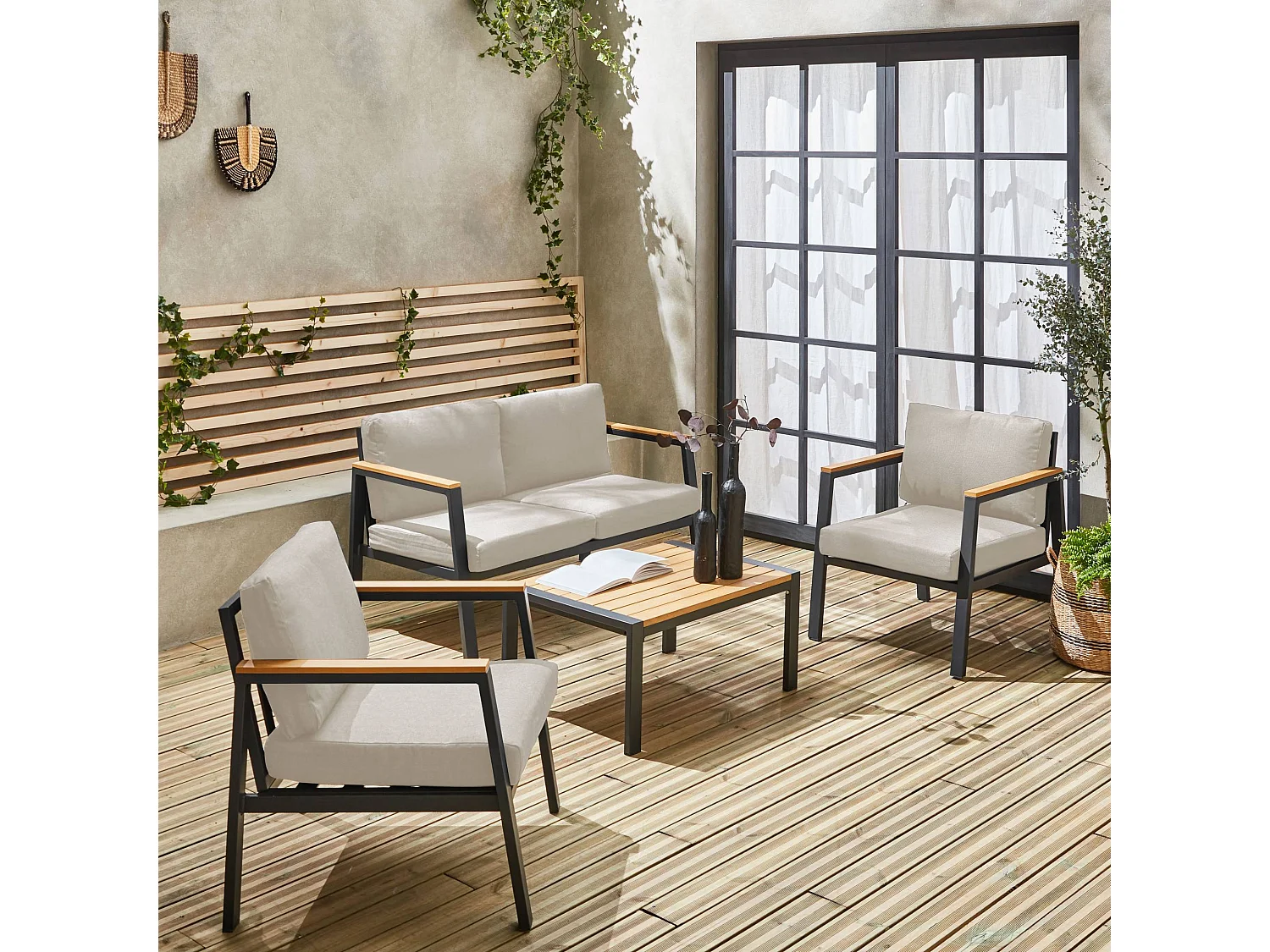 Salon de jardin Casoria. beige. aluminium et polywood 4 places. 1 canapé. 2 fauteuils. 1 table basse