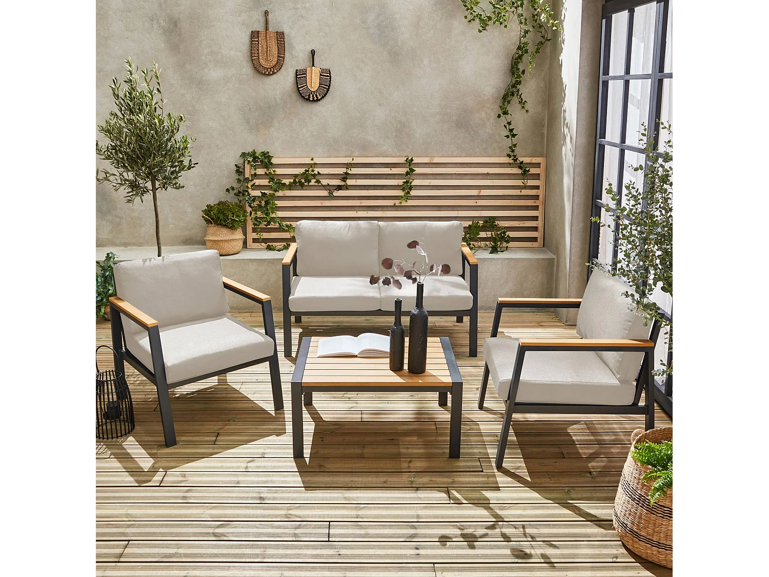 Salon de jardin Casoria. beige. aluminium et polywood 4 places. 1 canapé. 2 fauteuils. 1 table basse