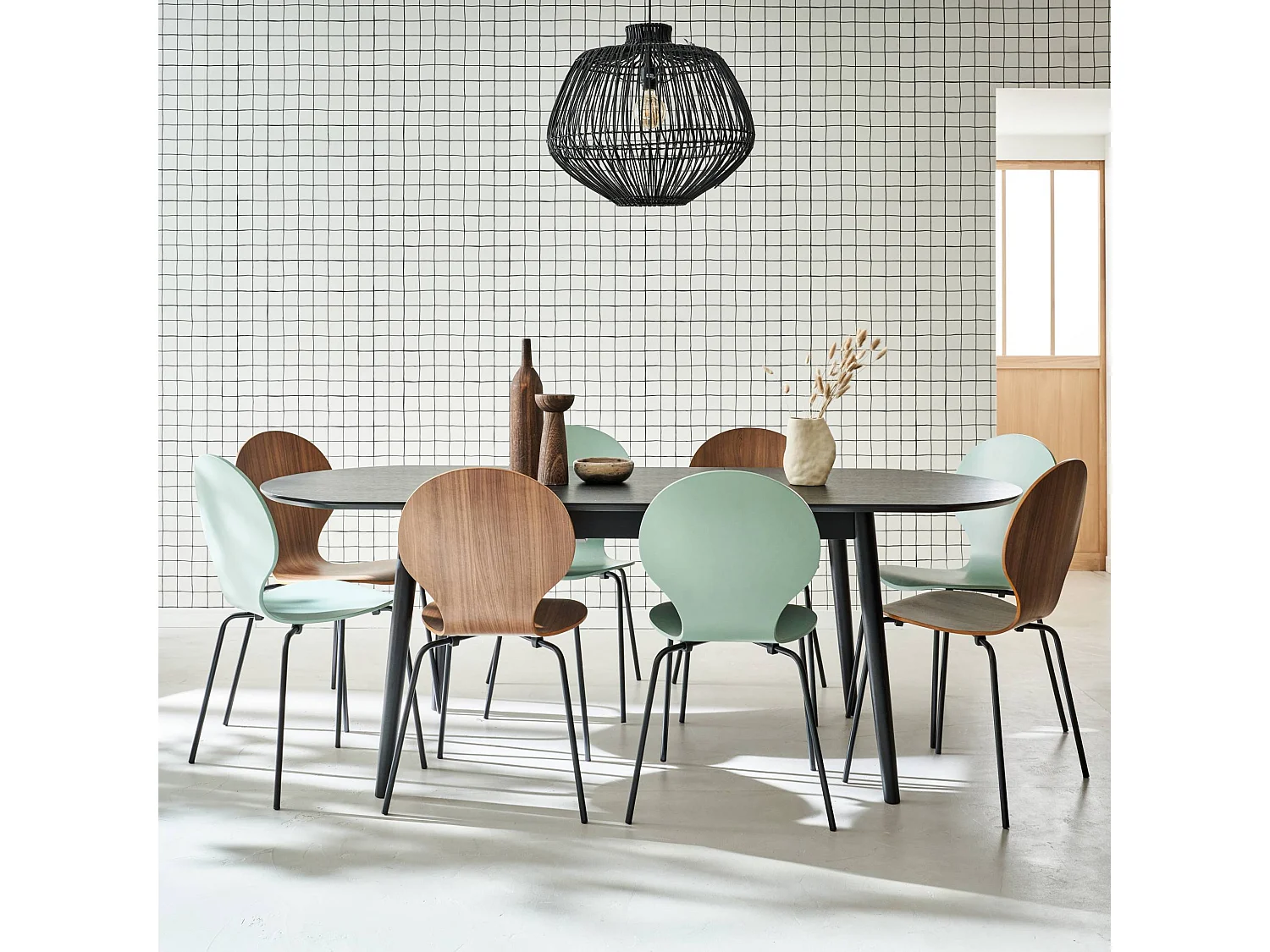 Table à manger extensible noire ovale Lisa 6 à 8 places. 160 à 210 cm