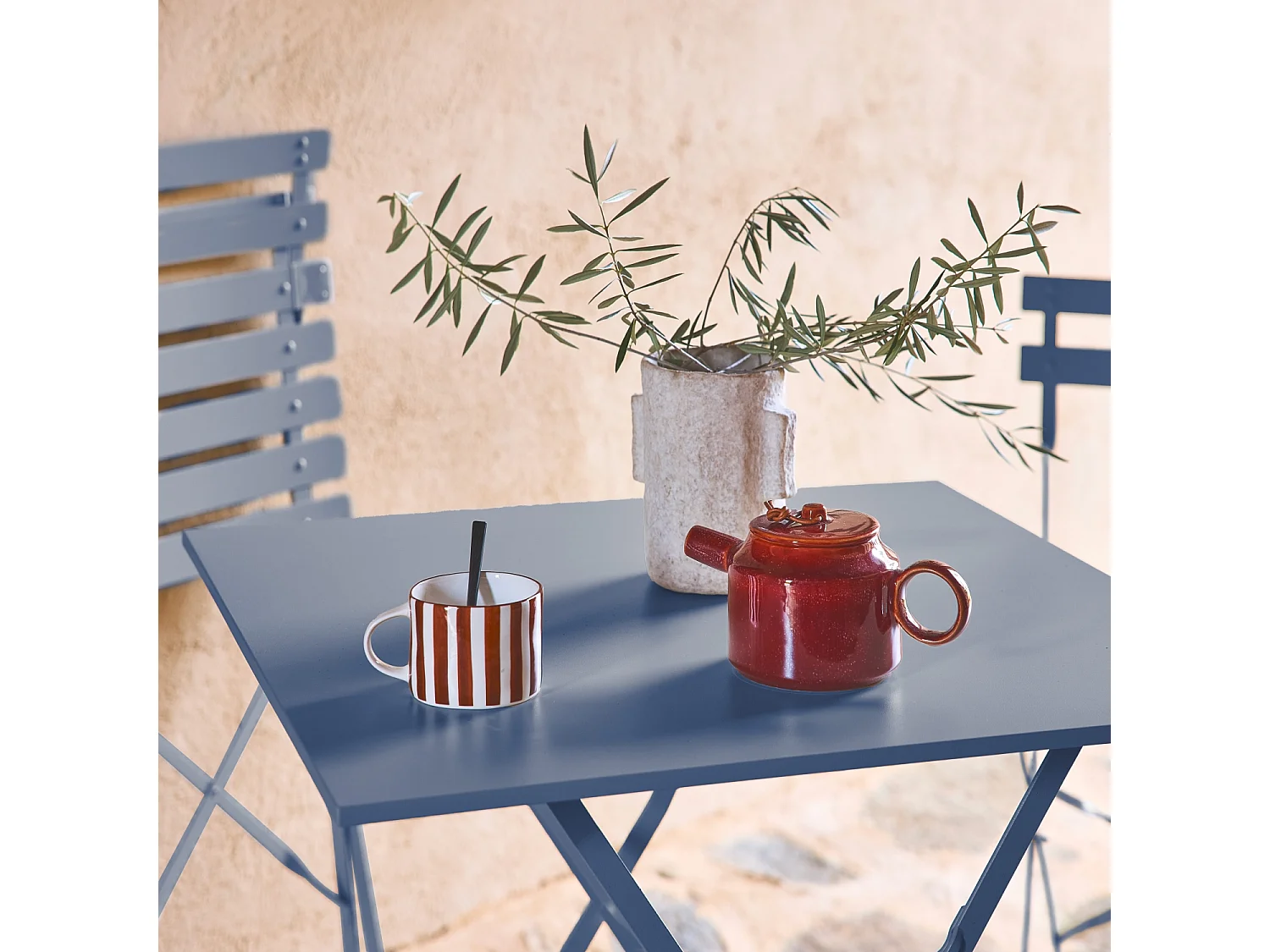 Table jardin bistrot carrée pliable 70x70cm. 2 places en acier thermolaqué