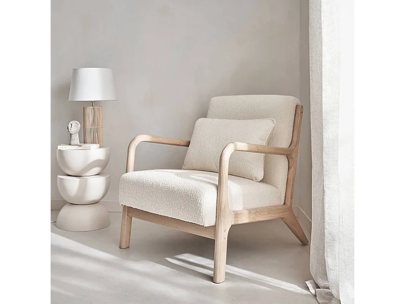 Poltrona scandinava in legno e tessuto bouclé testurizzato, beige