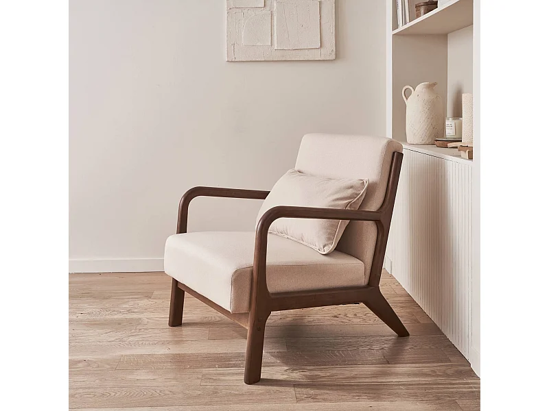 Sillón escandinavo de tela y madera de hevea beige