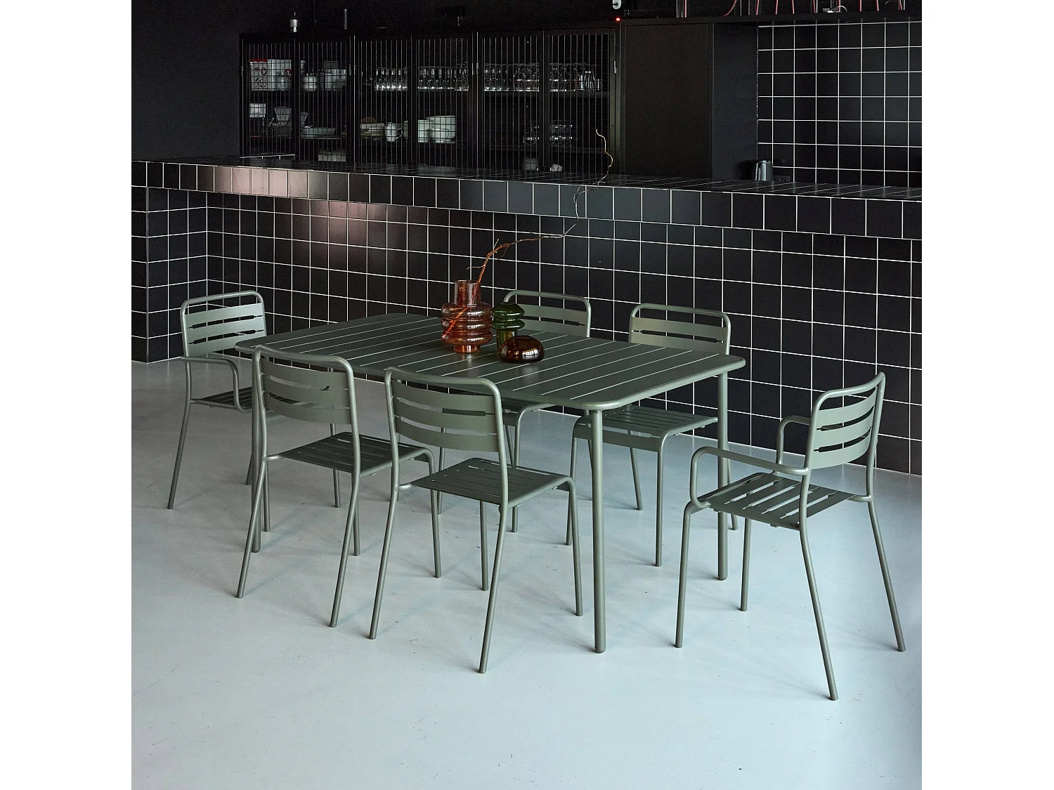 Table de jardin métal + 6 assises kaki. acier traitement anti rouille