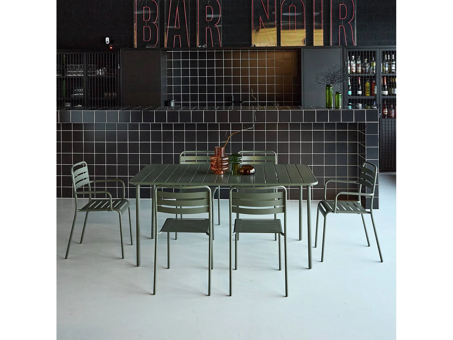 Mesa de jardín de metal 2 sillones 4 sillas verde kaki