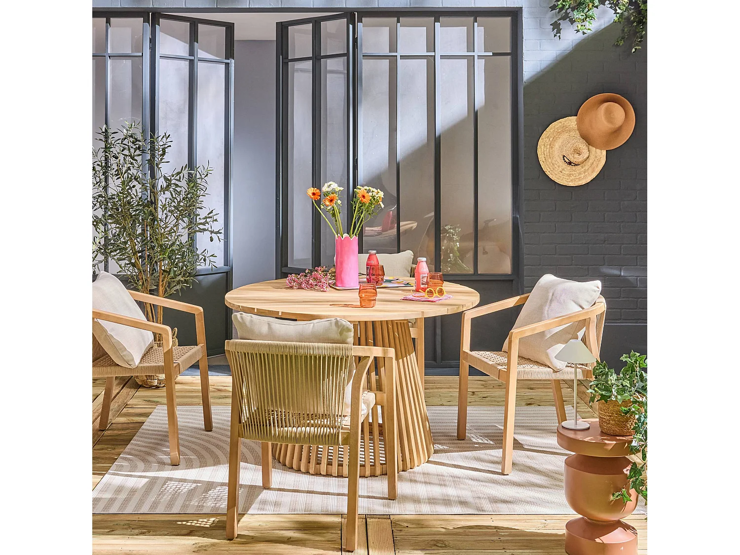 Tavolo da pranzo interno/esterno in legno + 4 poltrone, marrone