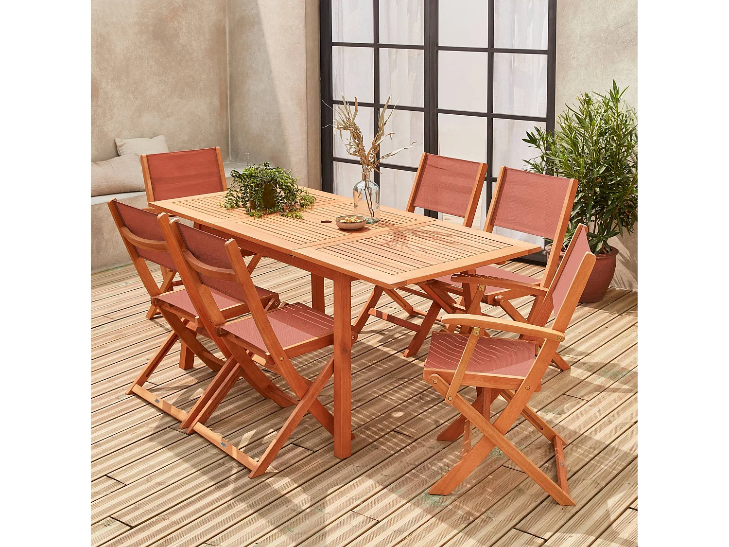 Salon de jardin en bois extensible - Almeria - Table 120/180cm avec rallonge. 2 fauteuils et 4 chaises. en bois d'Eucalyptus  huilé et textilène terra cotta